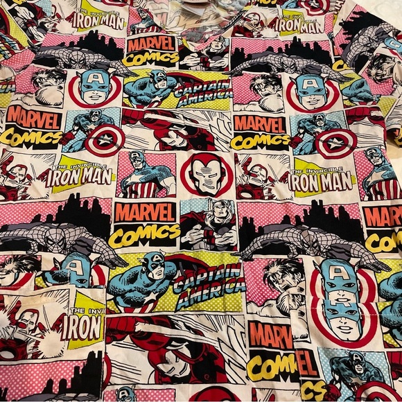 Marvel Comic Scrub Top Women’s Small Colorful Iron Man Captain America Medical - Picture 4 of 7